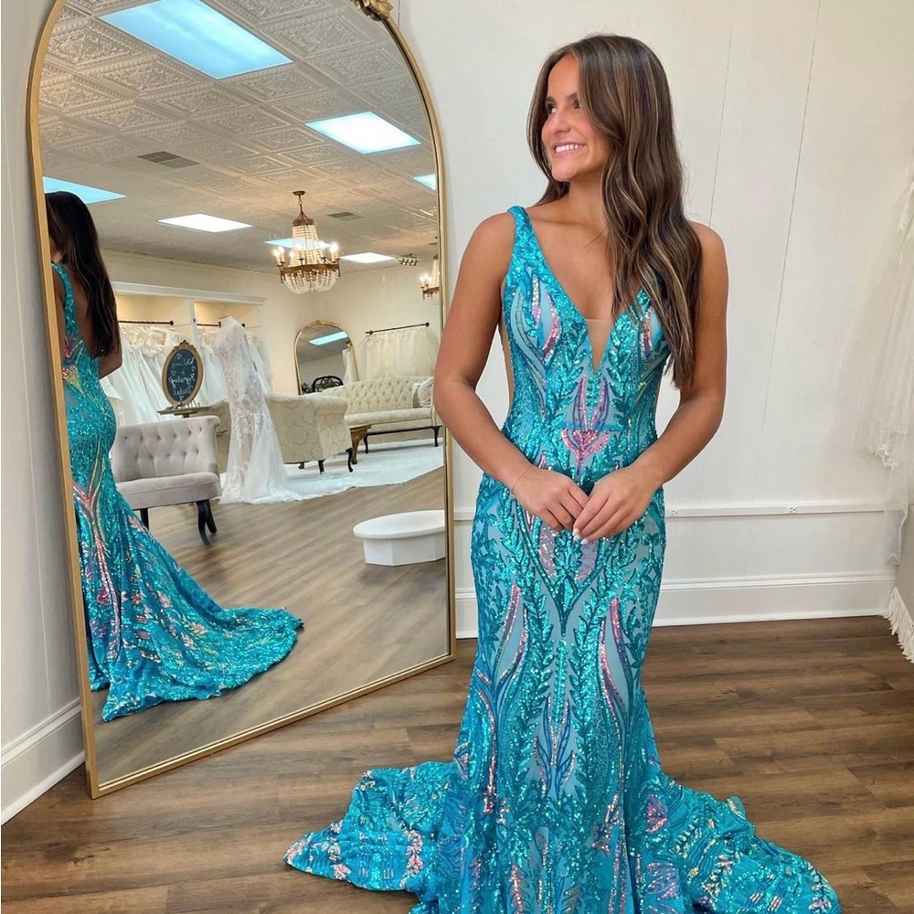 STUNNING designer mermaid evening gown!!! ONLY WORN ONCE!!